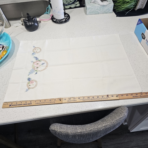 Hand Embroidered 2 Standard Size Vintage Pillowcases Floral Flowers *Read* - Picture 9 of 12